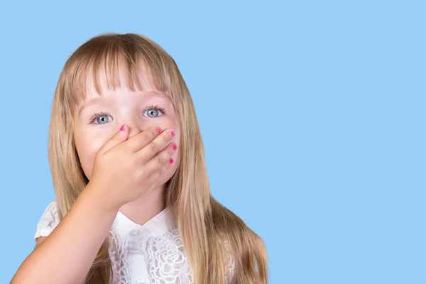 Gelukkig meisje smilling — Stockfoto