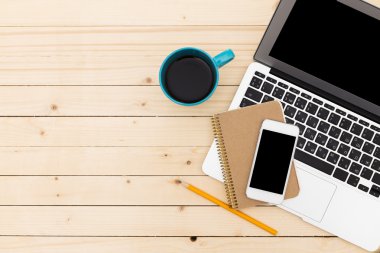 Ofis işyeri dizüstü bilgisayar ile