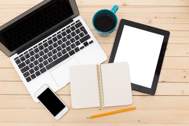 Ofis işyeri dizüstü bilgisayar ile