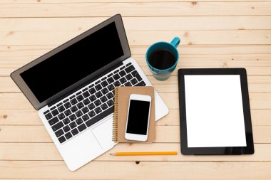 Ofis işyeri dizüstü bilgisayar ile