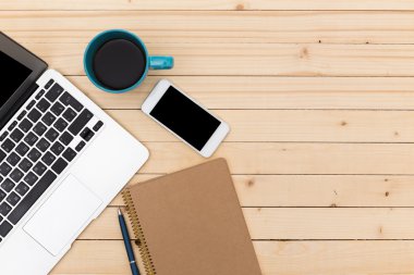 Ofis işyeri dizüstü bilgisayar ile