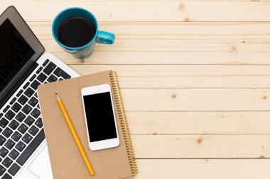 Ofis işyeri dizüstü bilgisayar ile