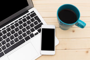 Ofis işyeri dizüstü bilgisayar ile