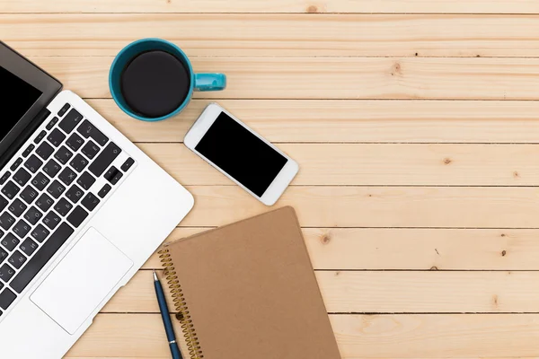 Ofis işyeri dizüstü bilgisayar ile