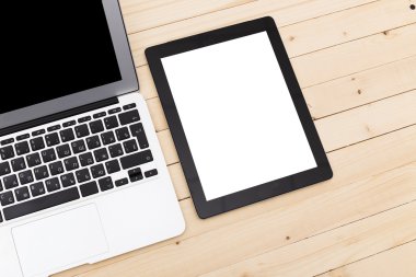 Ofis işyeri dizüstü bilgisayar ile