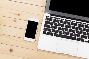 Ofis işyeri dizüstü bilgisayar ile