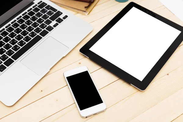 Ofis işyeri dizüstü bilgisayar ile