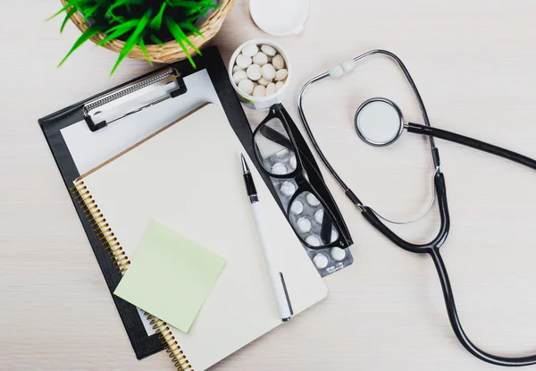 tıbbi Pano ve stetoskop.