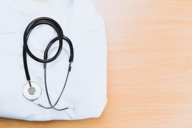 Stetoskop ile doktor ceket