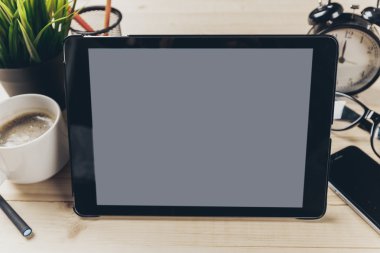 Ahşap masa ofis işyeri