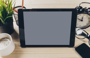 Ahşap masa ofis işyeri