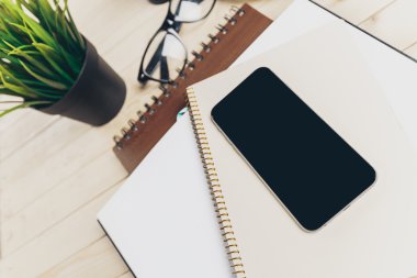 Ahşap masa ofis işyeri