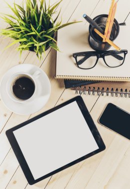 Ahşap masa ofis işyeri