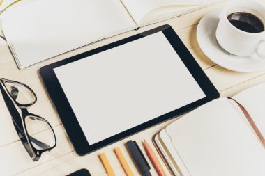 Ahşap masa ofis işyeri