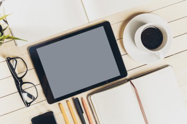 Ahşap masa ofis işyeri