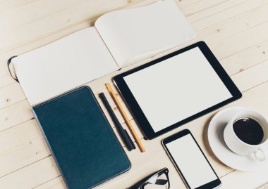 Ahşap masa ofis işyeri