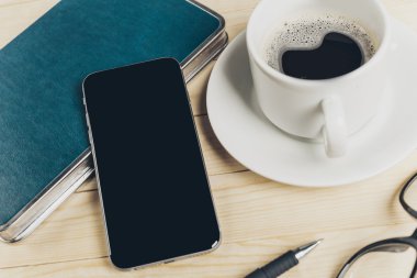 Ahşap masa ofis işyeri