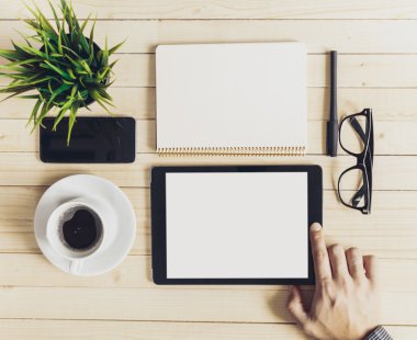 Ahşap masa ofis işyeri