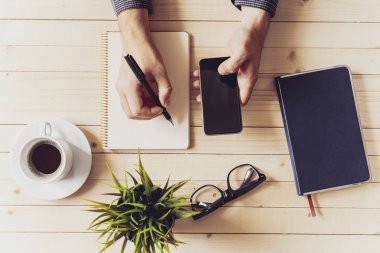 Ahşap masa ofis işyeri