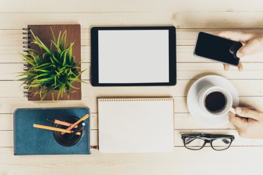 Ahşap masa ofis işyeri