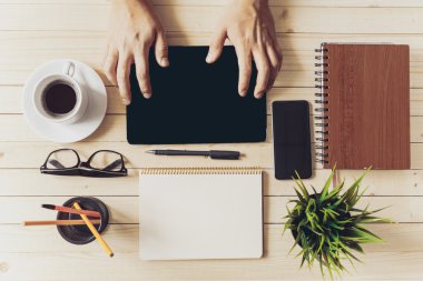 Ahşap masa ofis işyeri