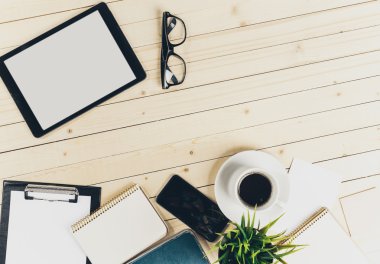 Ahşap masa ofis işyeri