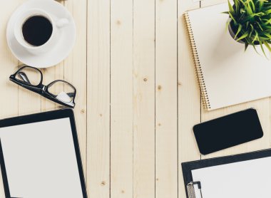 Ahşap masa ofis işyeri