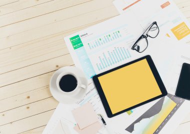 Ahşap masa ofis işyeri