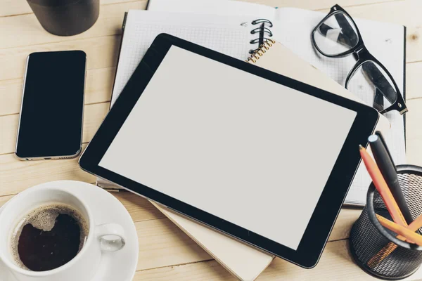 Ahşap masa ofis işyeri