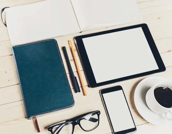 Ahşap masa ofis işyeri