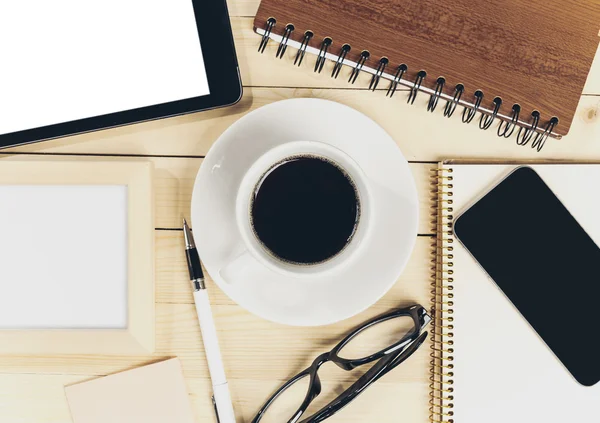 Ahşap masa ofis işyeri