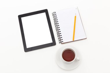Defter ve Kupası ile akıllı telefon.