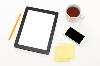 Defter ve Kupası ile akıllı telefon.