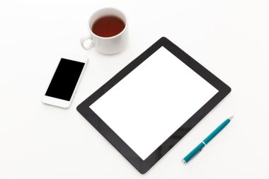 Defter ve Kupası ile akıllı telefon.