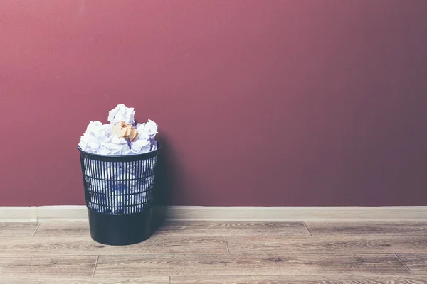 Trash bin from paper — Stock Photo, Image