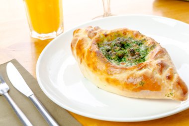 Gürcü Khachapuri masada..