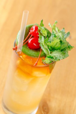 Turuncu iştah açıcı limonata