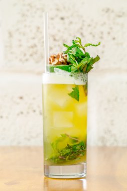 Narenciye yeşil kokteyl