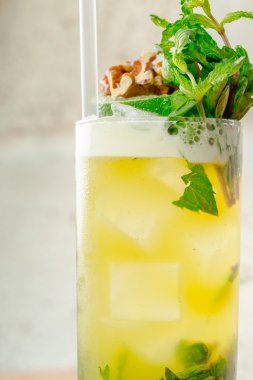 Narenciye yeşil kokteyl