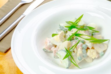 Rus geleneksel salatası