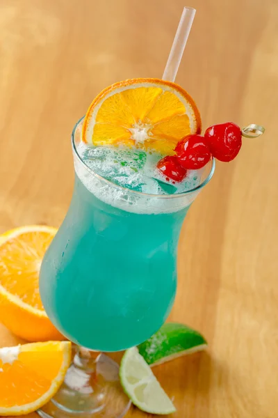 Cocktail aus blauer Lagune — Stockfoto