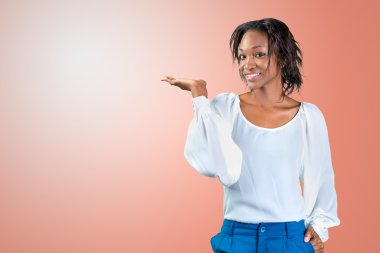 Genç kadın izole sunulması