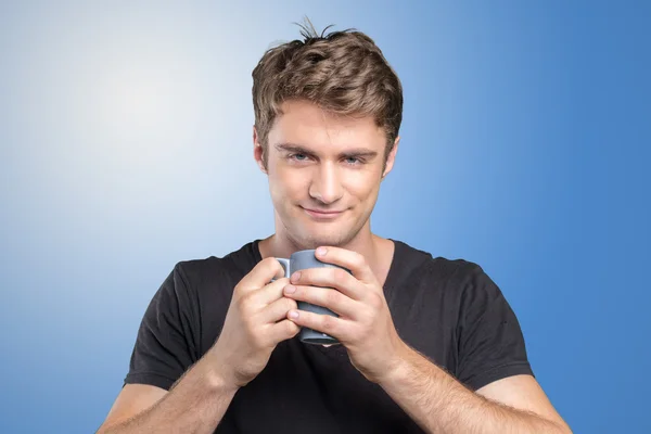 Man holding warm cup of tea/coffee — Stock Photo, Image