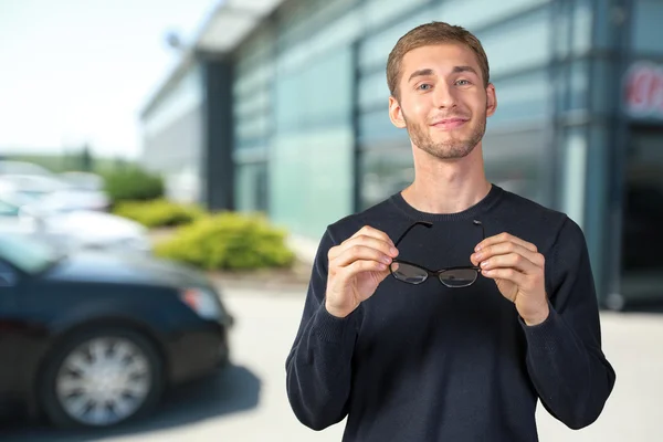 Hombre guapo sonriendo —  Fotos de Stock