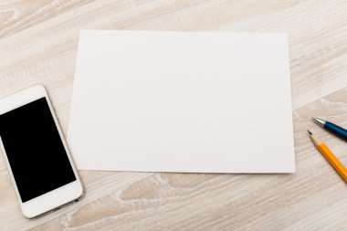 İşyerinde bir masada Üstten Görünüm