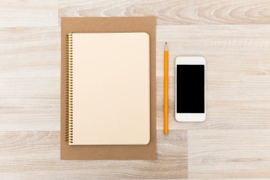 İşyerinde bir masada Üstten Görünüm