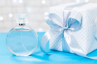 parfüm şişeleri yelpazesi