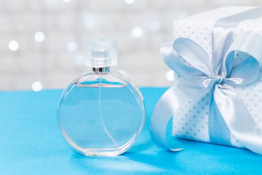 parfüm şişeleri yelpazesi