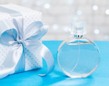 parfüm şişeleri yelpazesi