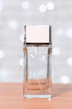 parfüm şişeleri yelpazesi